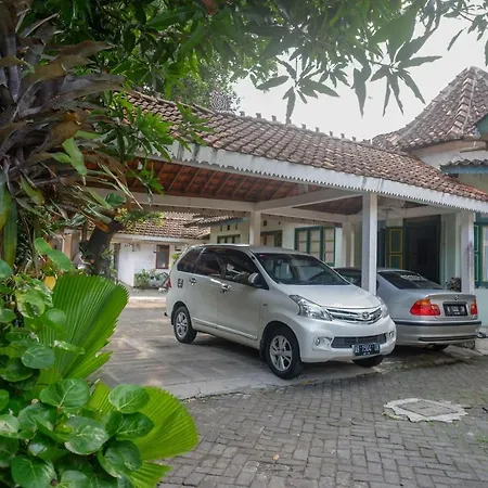 RedDoorz near Plengkung Gading 2-2