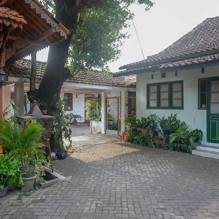 RedDoorz near Plengkung Gading 2-3